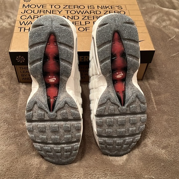 New mens size 10.5 Nike Air Max 95 SE Limited Edition - Picture 4 of 8